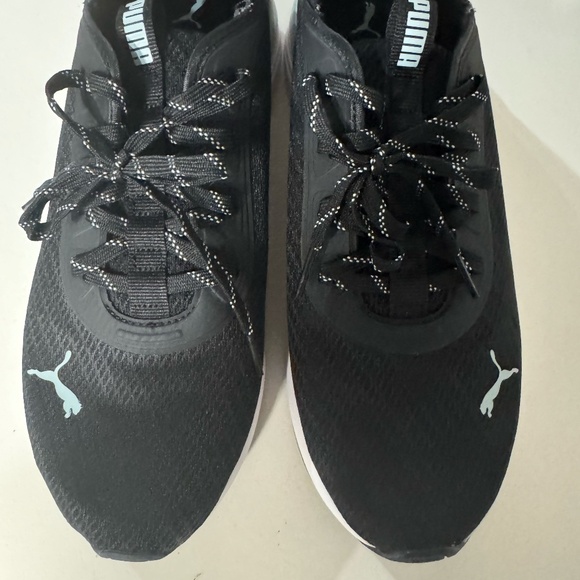 Puma Tennis Shoes Black uppers wit White and gray bottoms size 10 - Picture 1 of 4
